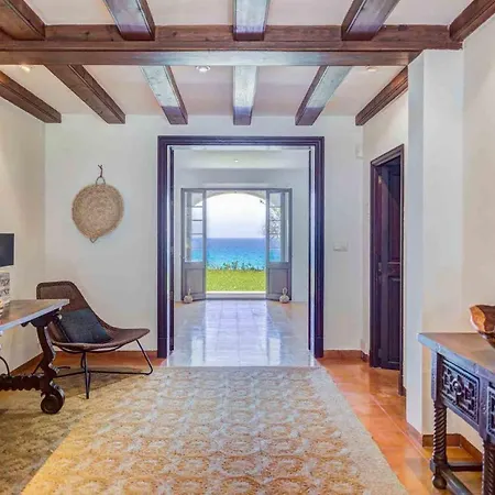 Ultimate 5 Bedroom With Beach Access, Mallorca 1024 Villa