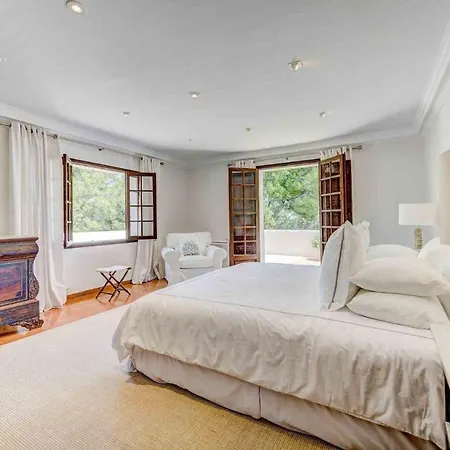 Ultimate 5 Bedroom With Beach Access, Mallorca 1024 Villa