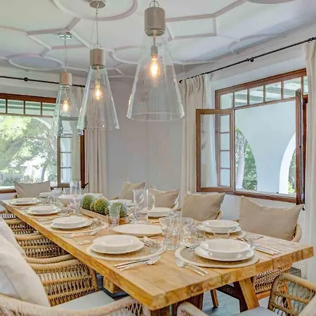 Ultimate 5 Bedroom With Beach Access, Mallorca 1024 Villa